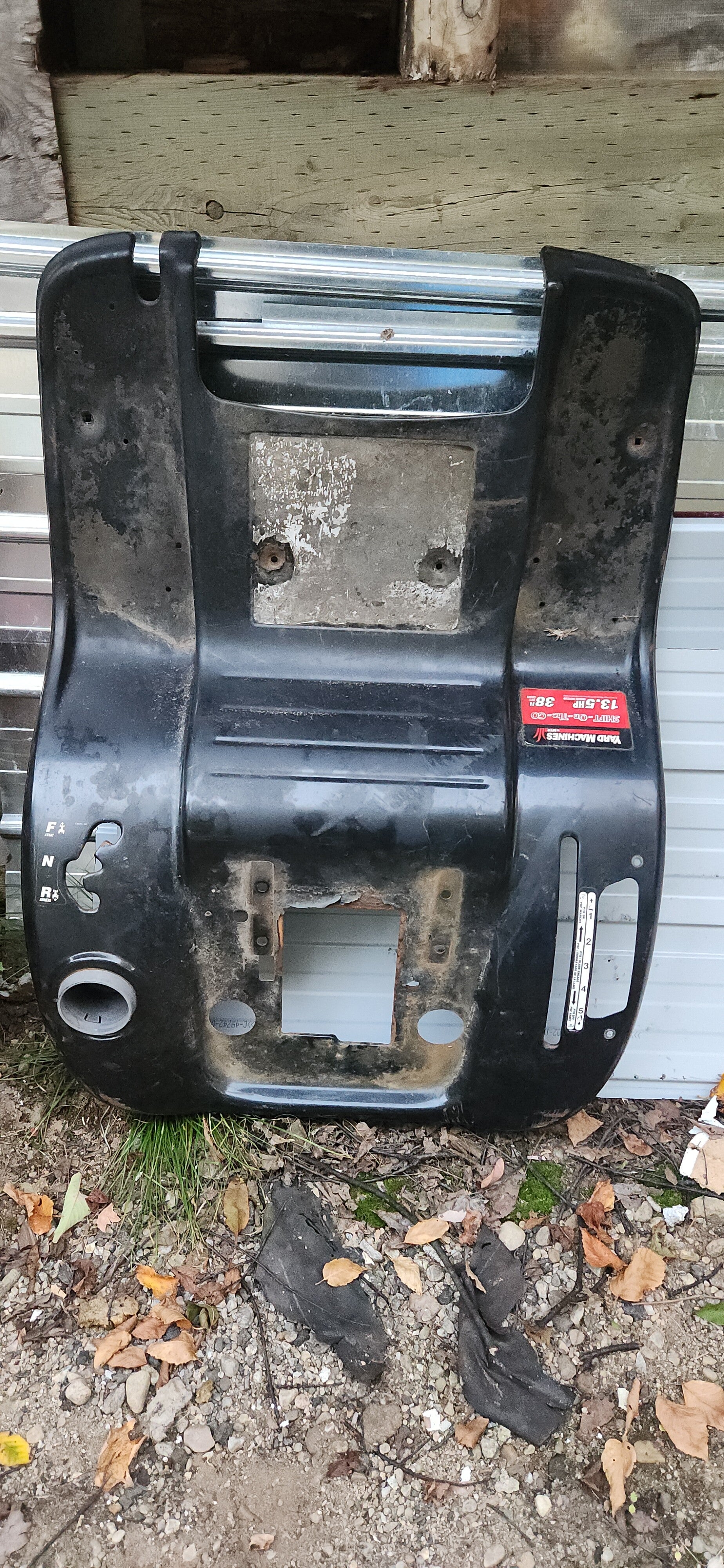 Ailes Arriere de Yard Machine ( MTD )