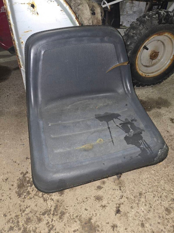 Banc de tracteur gris