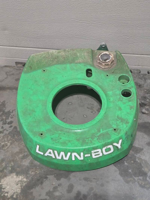 Cache Moteur avec réservoir  Lawn-Boy