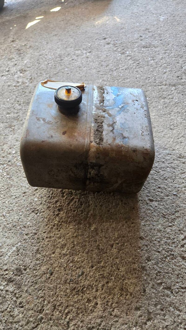 Reservoir a essence tracteur Ford Lt12