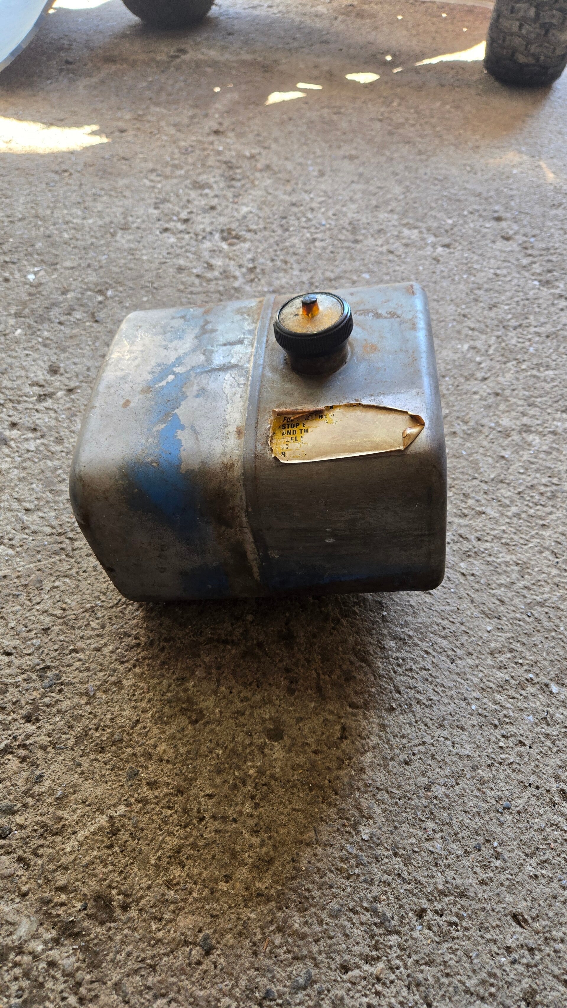 Réservoir a essence  Ford LT12  Métal