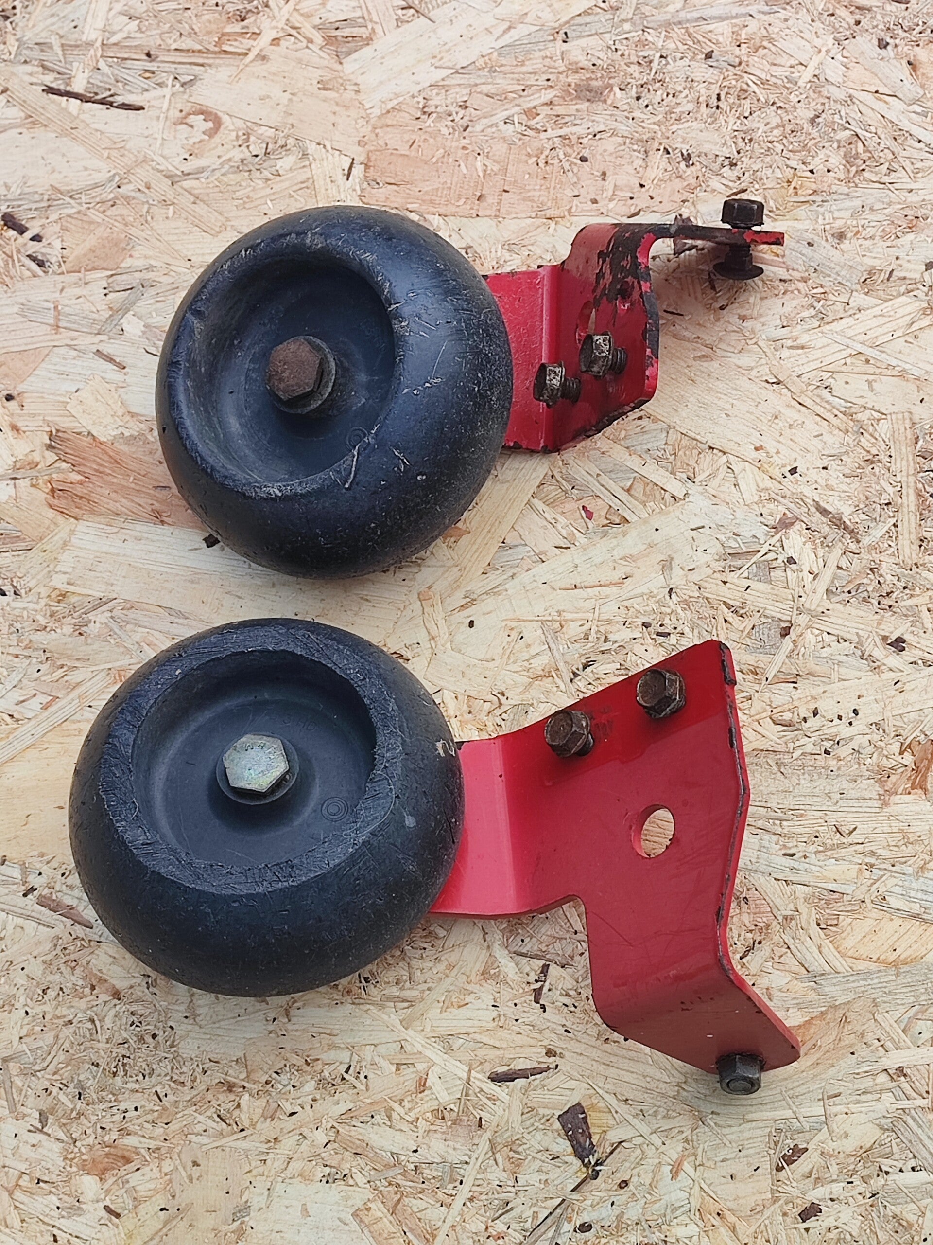 Roulettes et supports pour coupe de tracteur tondeuse