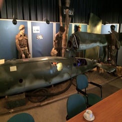 2015_7595-guild-of-battlefield-guides-weekend-museum-vliegbasis-deelen-10-okt-standard-1zuydk.jpg
