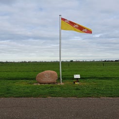 2024_0811-herdenking-bij-monument-robert-georges-heckmann-sas-operatie-amherst-verlengde-grensweg-gieten-12-apr-standard-r5bv6q.jpg