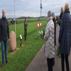 2024_0818-herdenking-bij-monument-robert-georges-heckmann-sas-operatie-amherst-verlengde-grensweg-gieten-12-apr-standard.jpg