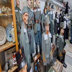 2025_0297-museum-ergens-in-nederland-van-erik-zwiggelaar-in-emmen-10-jaar-29-mrt-standard.jpg