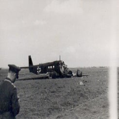 2025_2952-bft-slag-om-den-haag-veel-junkers-ju-52-moesten-een-noodlanding-maken-of-werden-neergeschoten-op-10-mei-1940-standard.jpg