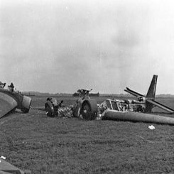2025_2976-bft-slag-om-den-haag-vernietigde-duitse-junkers-ju-52-vliegtuigen-bij-valkenburg-standard.jpg