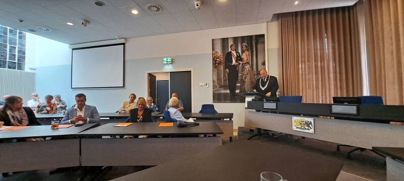 2026_0603-boekpresentatie-verzetsgroep-zwaantje-harold-de-jong-in-gemeentehuis-delfzijl-22-mei-standard.jpg