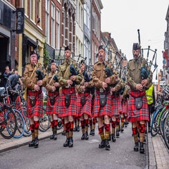 2023_0965blackwatchofcanadaingroningen-oosterstraat10mei.jpg