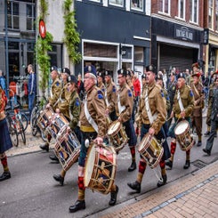 2023_0966blackwatchofcanadaingroningen-oosterstraat10mei.jpg