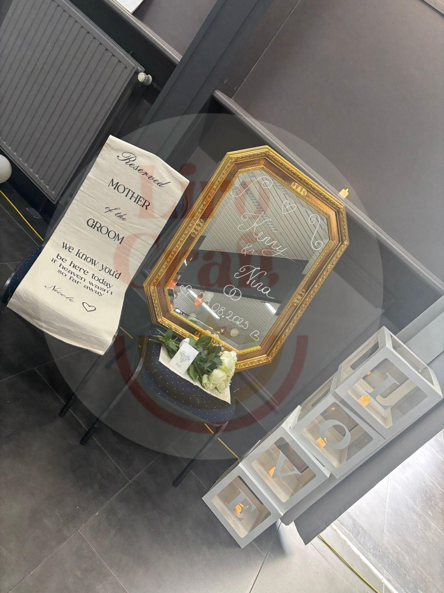 Reserverd mother of the groom doek