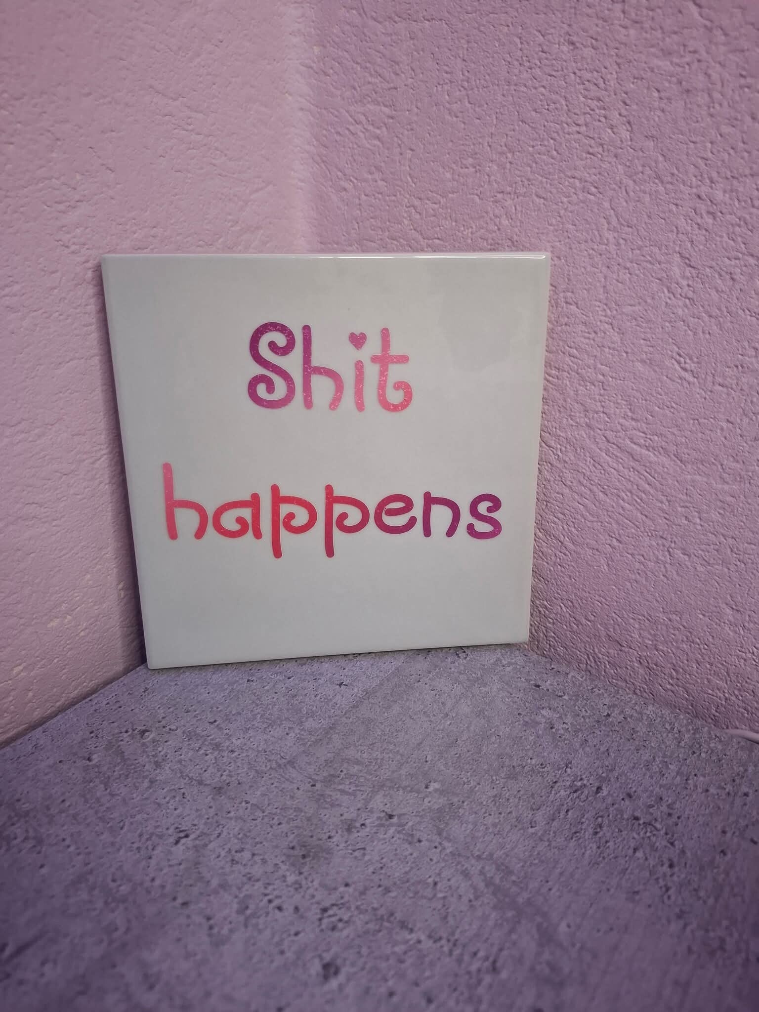 Tegeltje shit happens