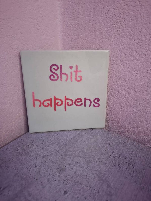 Tegeltje shit happens