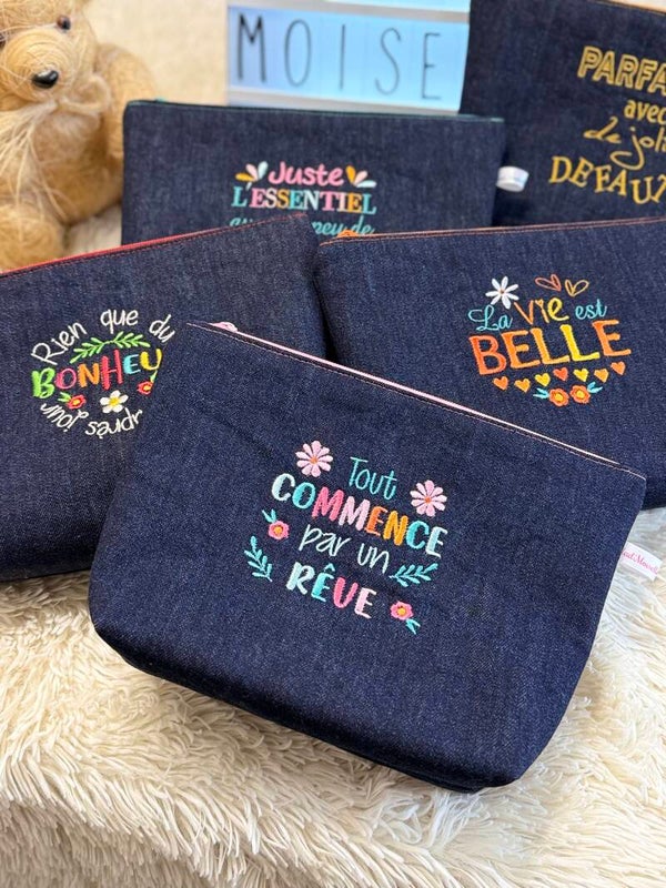 Trousse de toilette en jean brodée