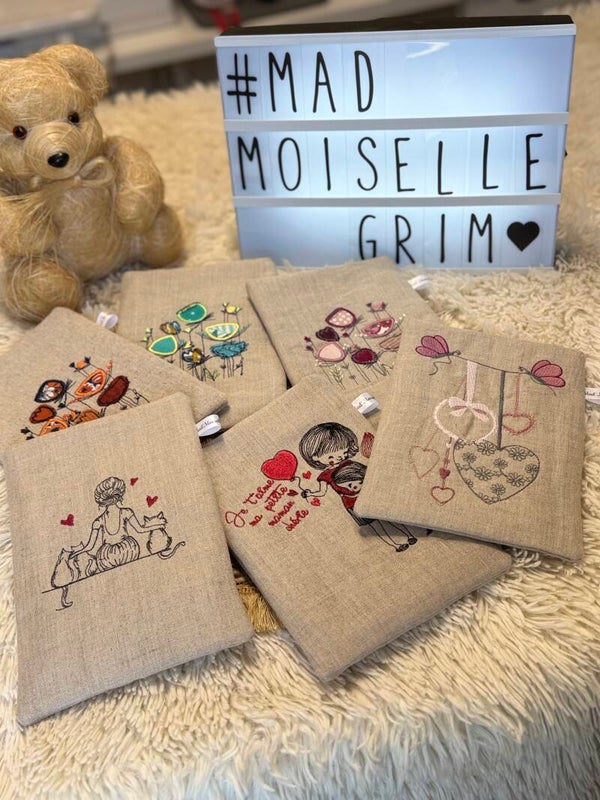 Housse liseuse brodée