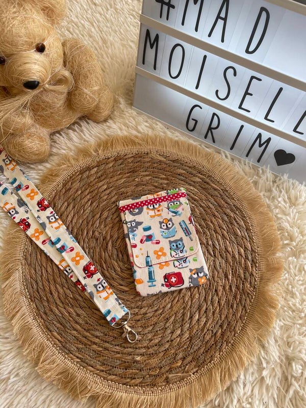 Pochette infirmière et son tour de cou personnalisable