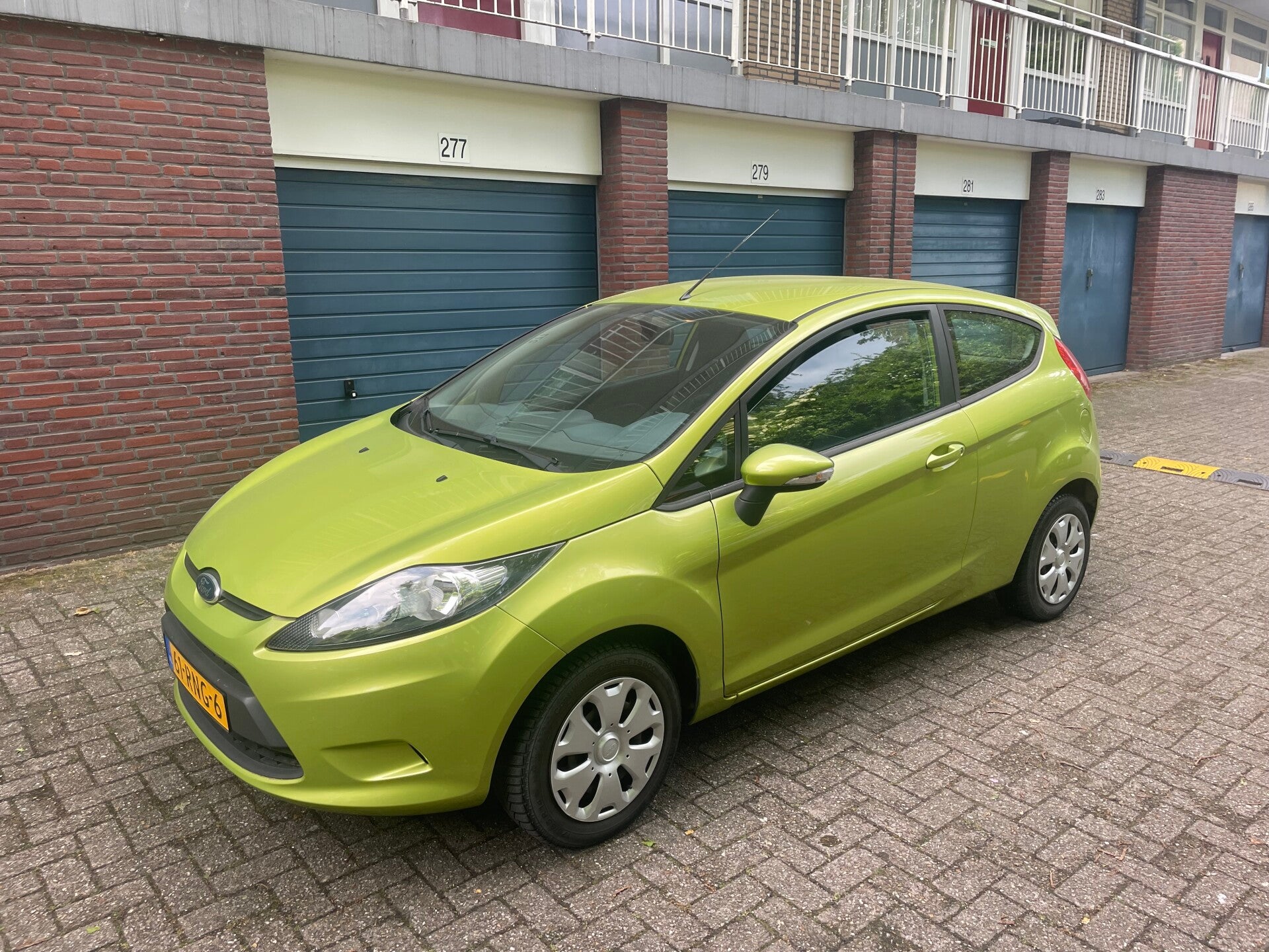 Ford Fiësta 1.2i 16V 44KW Limited met slechts 60.000km NAP