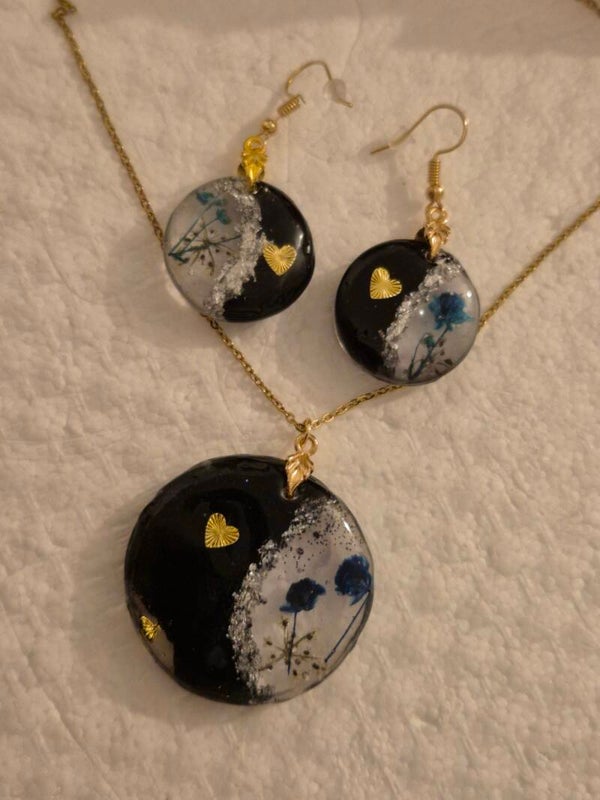 Lot boucle d'oreille et collier assorties