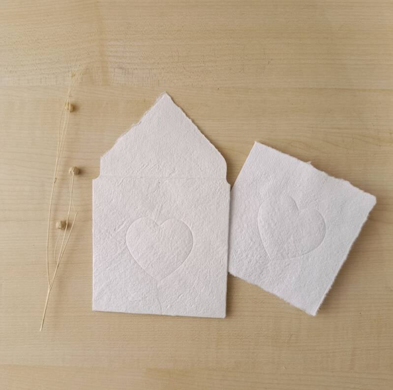 Handgeschöpftes Briefpapier mit geprägtem Herz 
