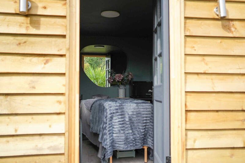 shep-hut-l2-standard-p0wj43.jpg