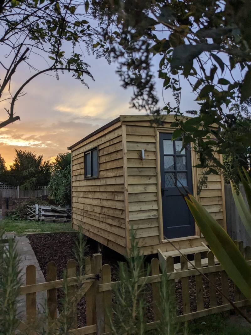 shep-hut-l9-standard-56l82c.jpg