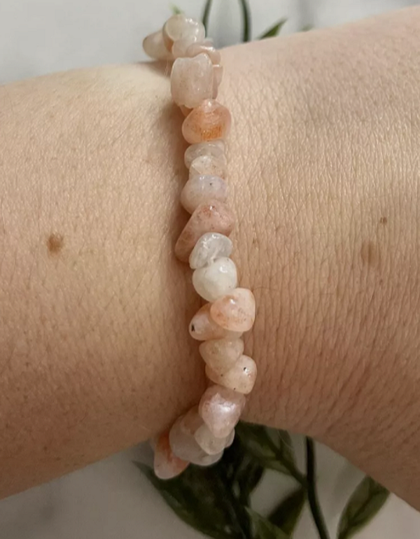 Sunstone Gemstone Chip Elastic Bracelet