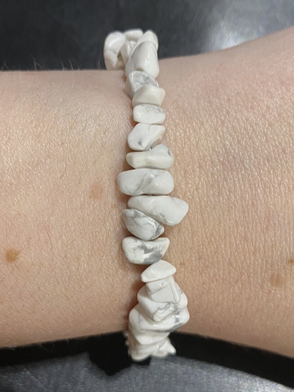 White Howlite Gemstone Chip Bracelet