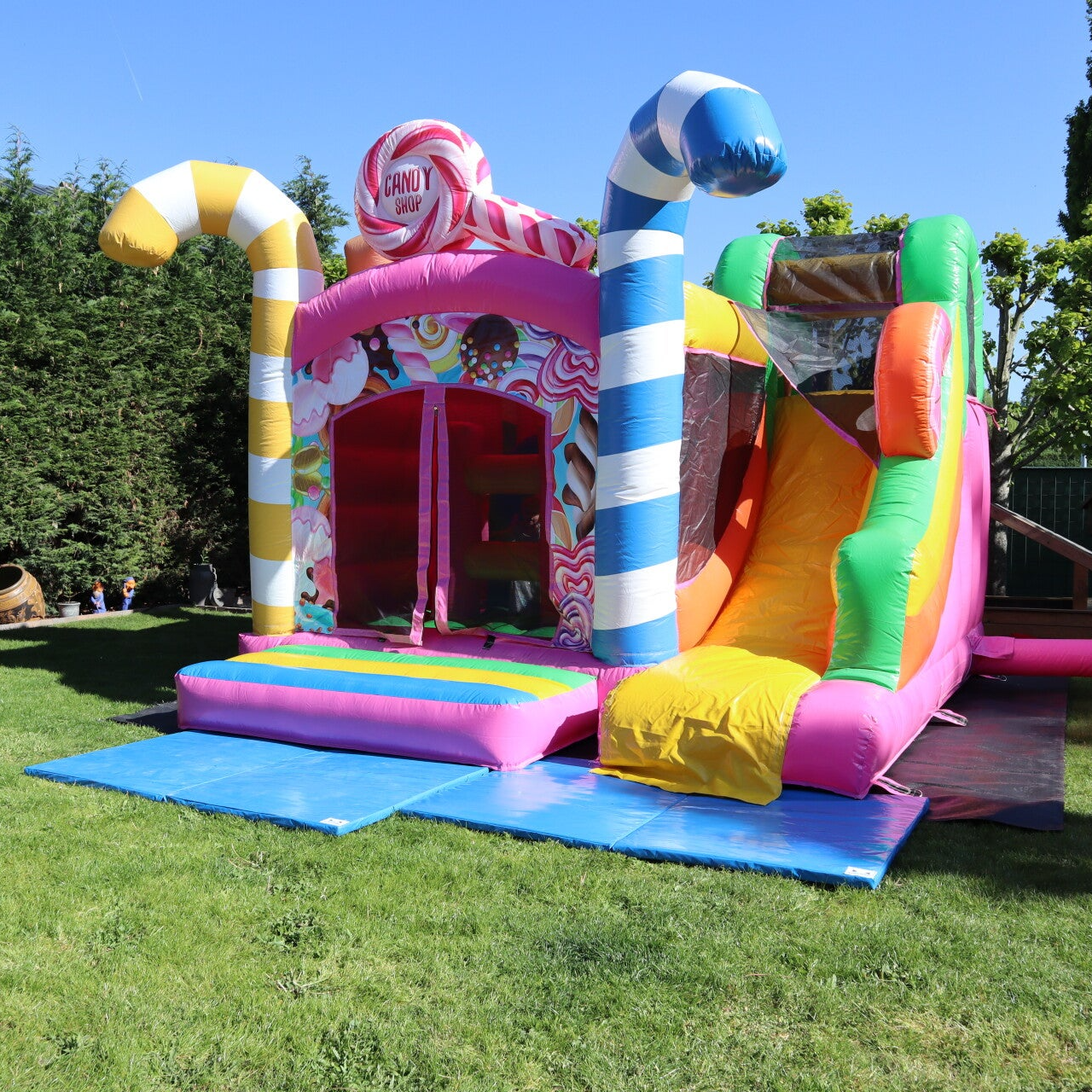 Snoepjes Springkasteel met Glijbaan