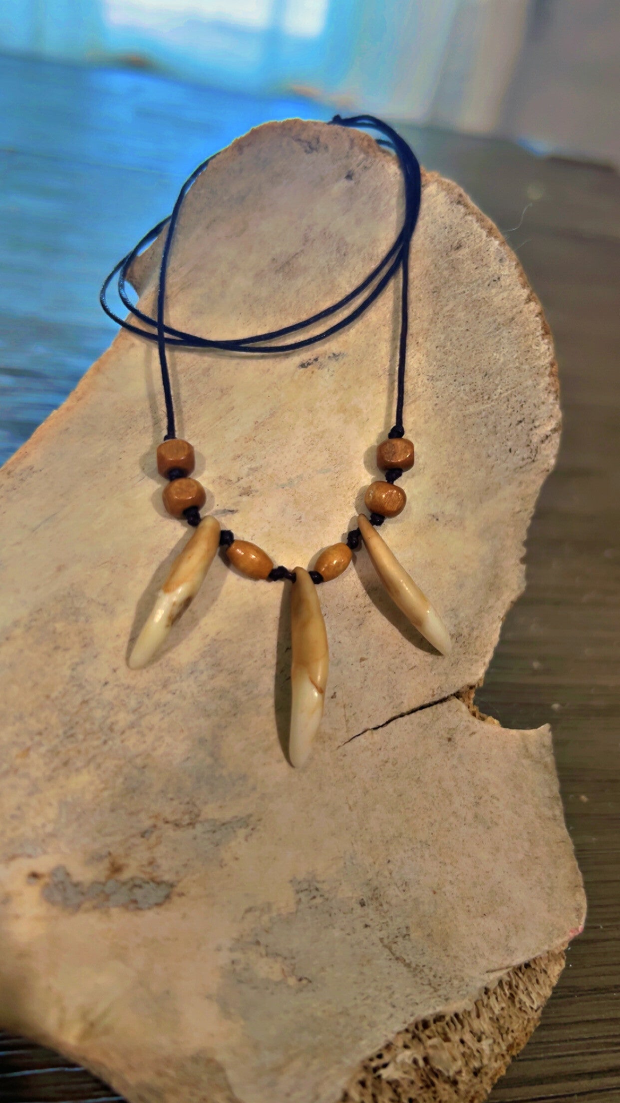 wolf teeth necklace (small)