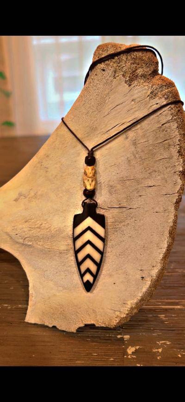 rattle snake vertebrae arrowhead pendant