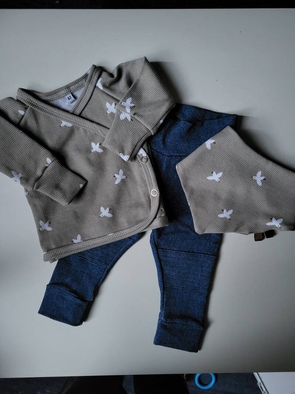 Set bikerbroekje en wikkelshirt maat 62