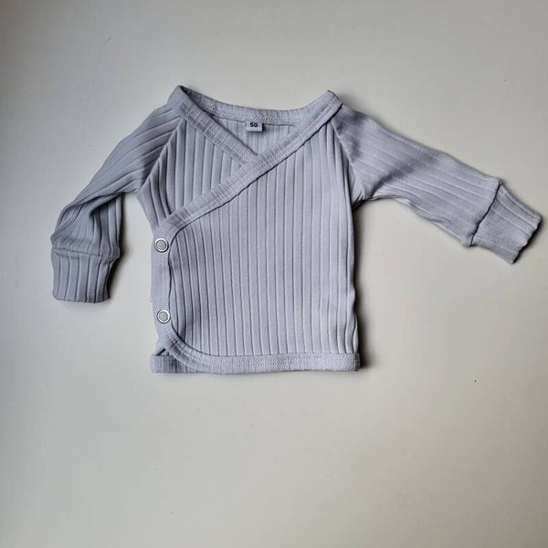 Overslagshirtje licht blauw rib
