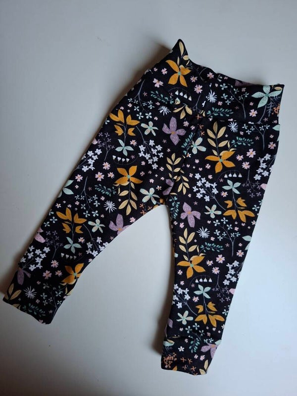 Broekje pastelbloemen