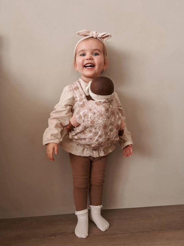 Poppendraagzak beige bloemen