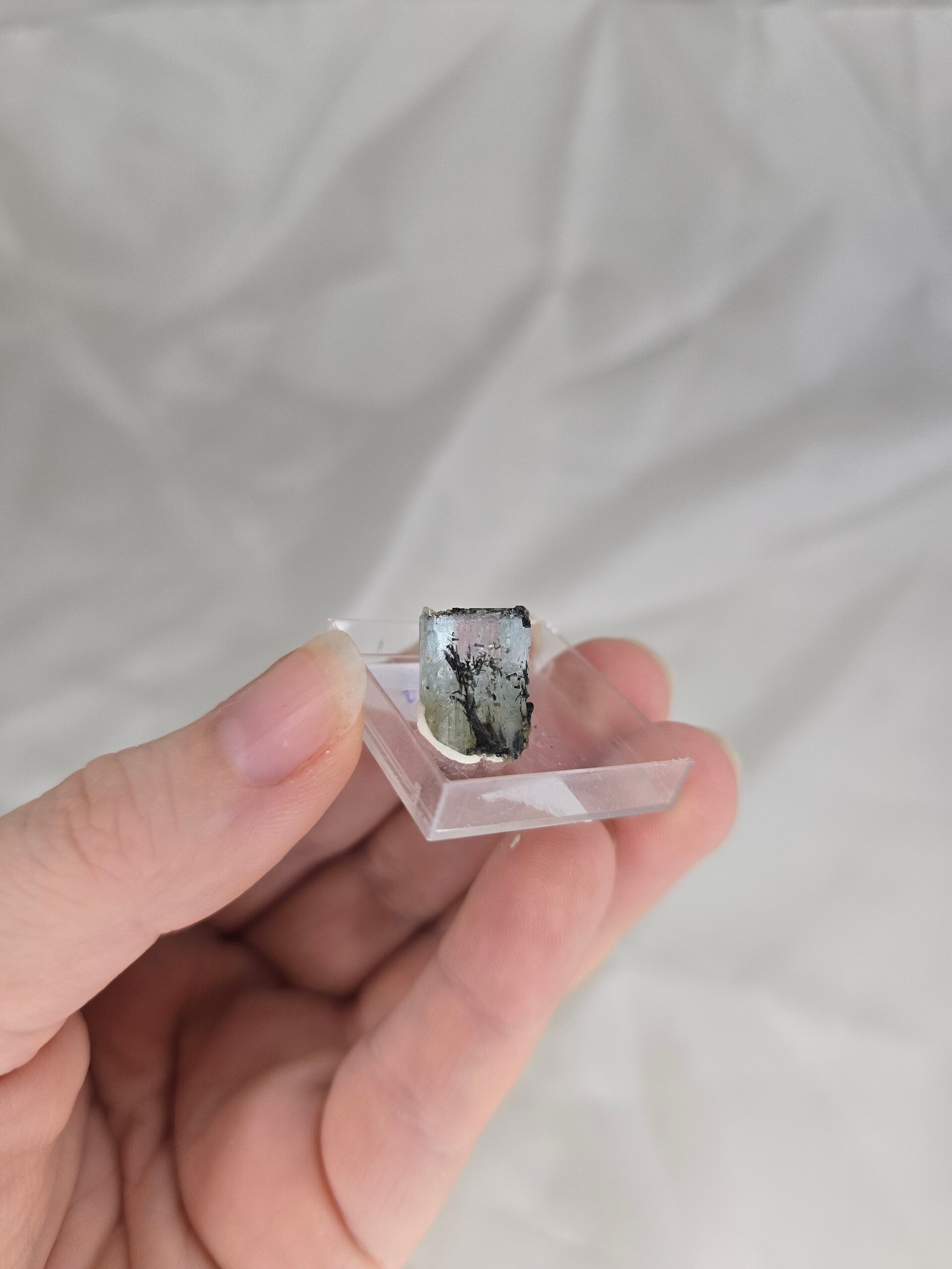 Aquamarijn met toermalijn kristal