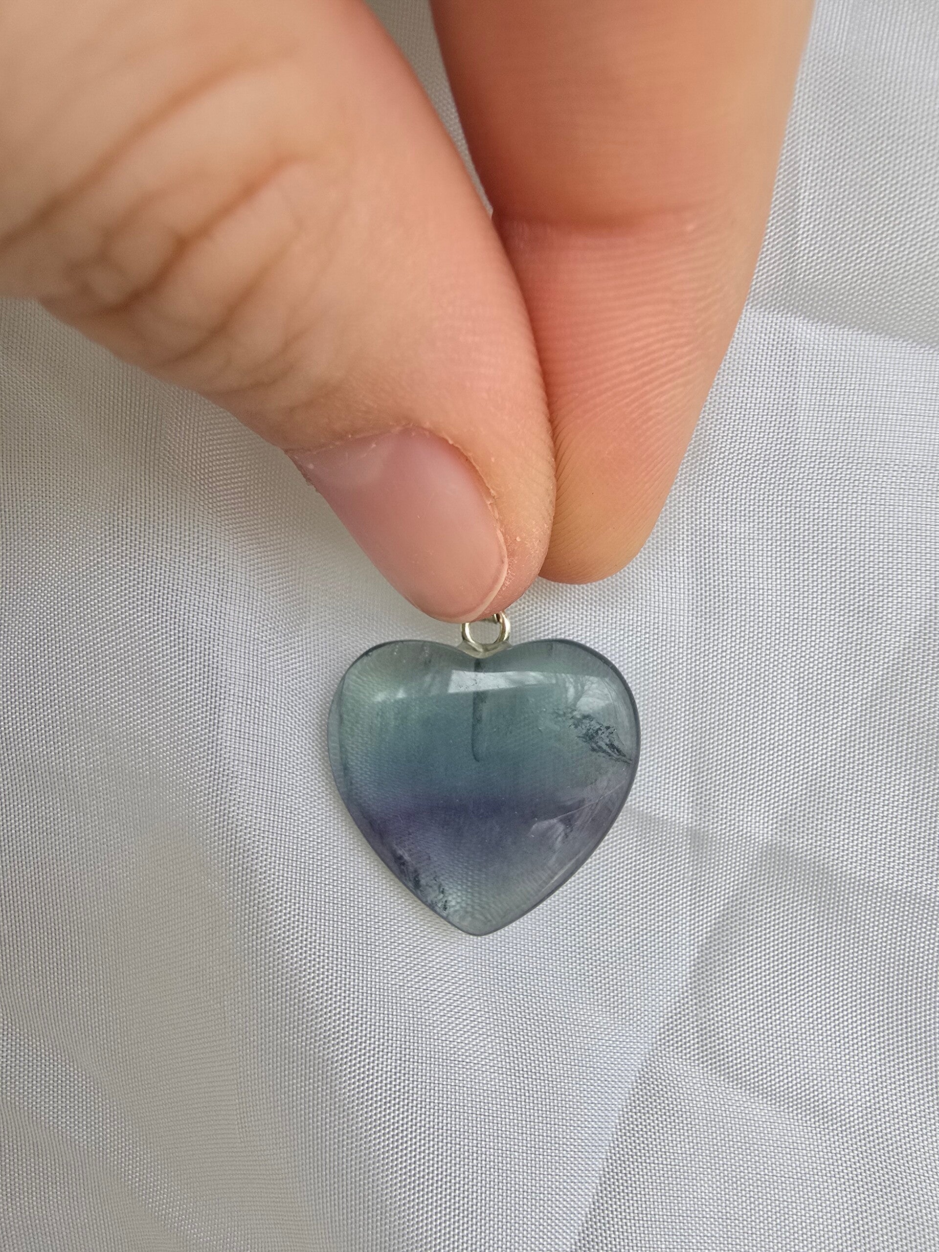 Fluoriet ketting bedel