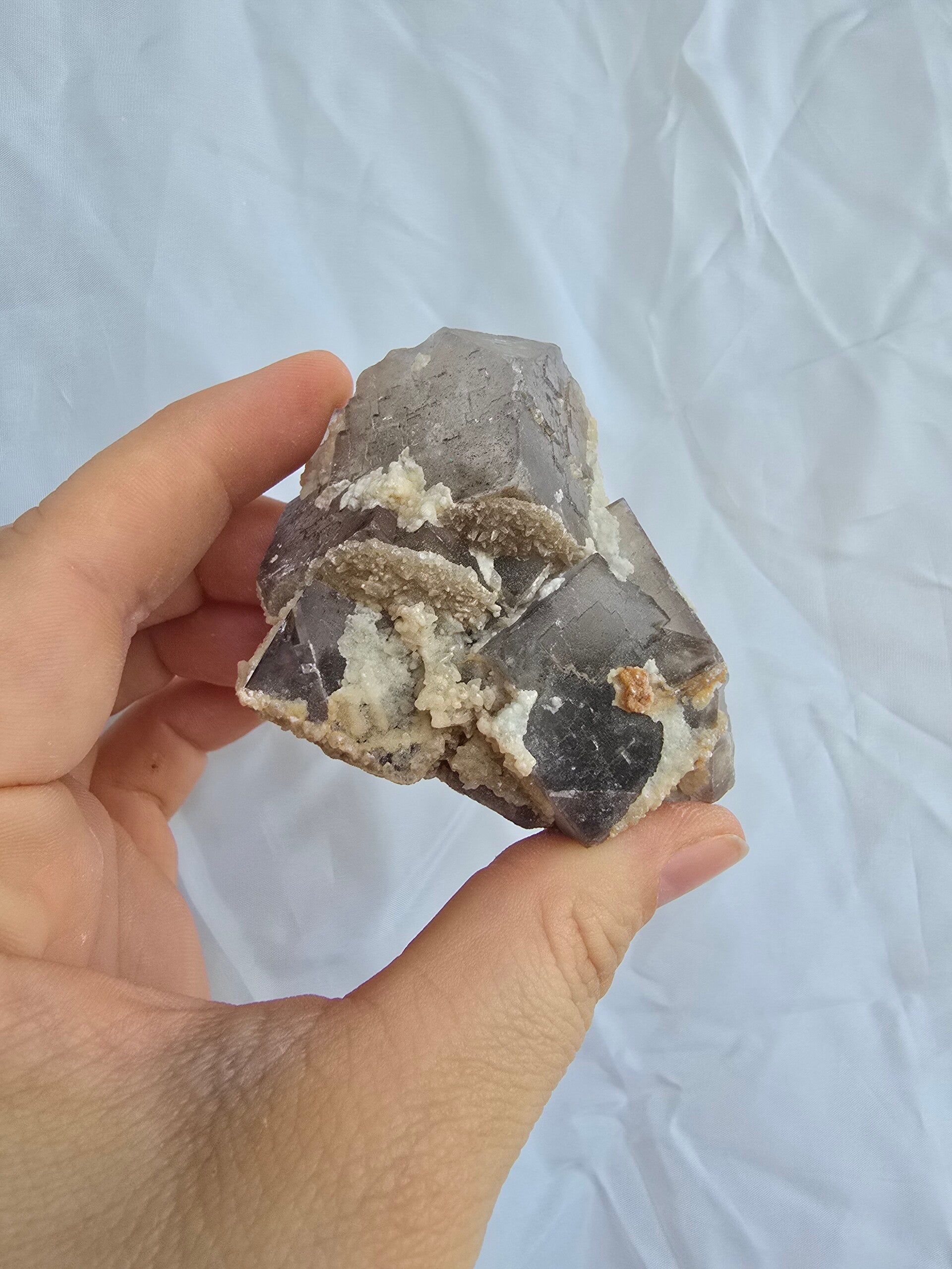 Paarse fluoriet met calciet