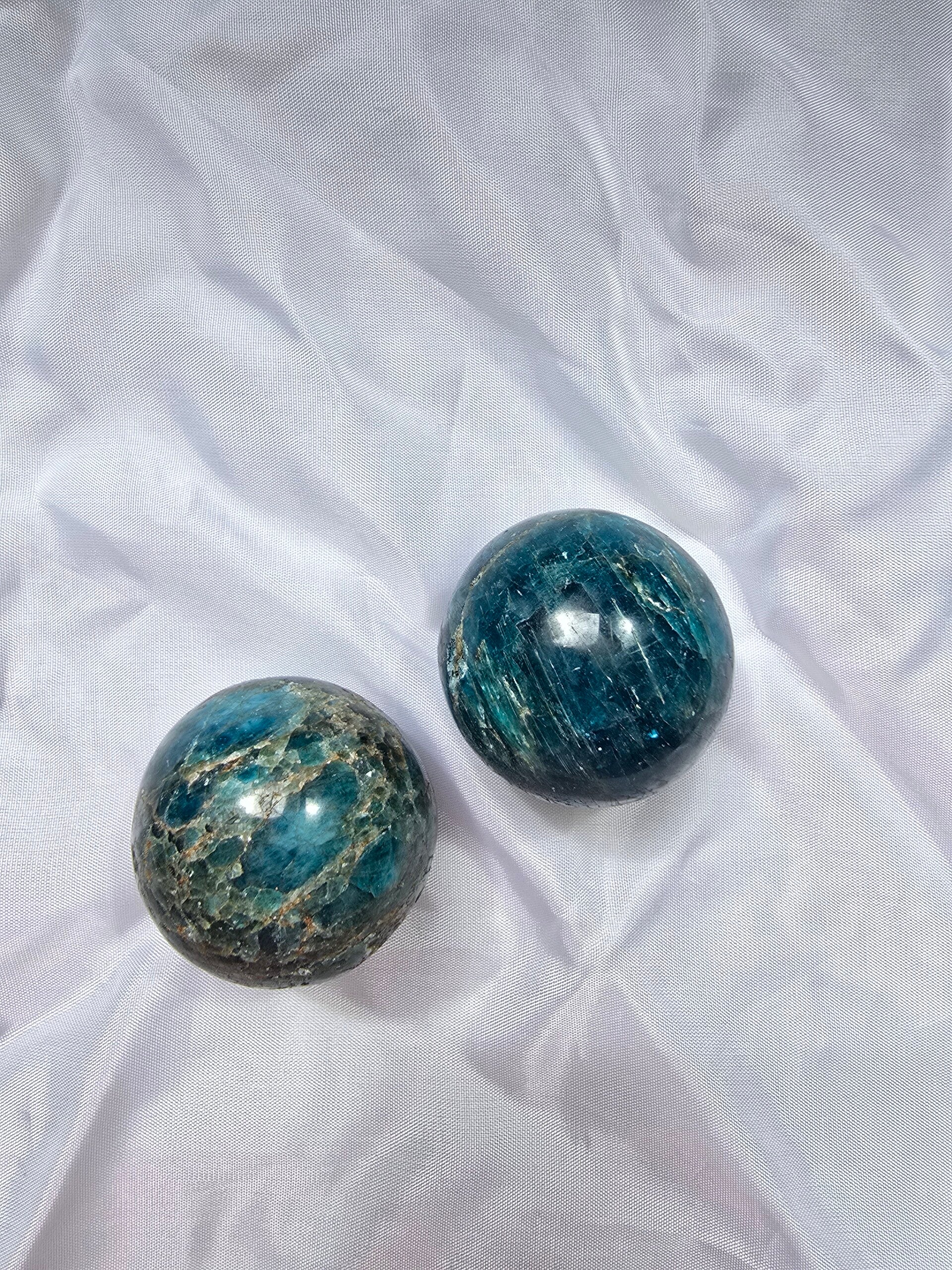 Kleine blauwe apatiet bol