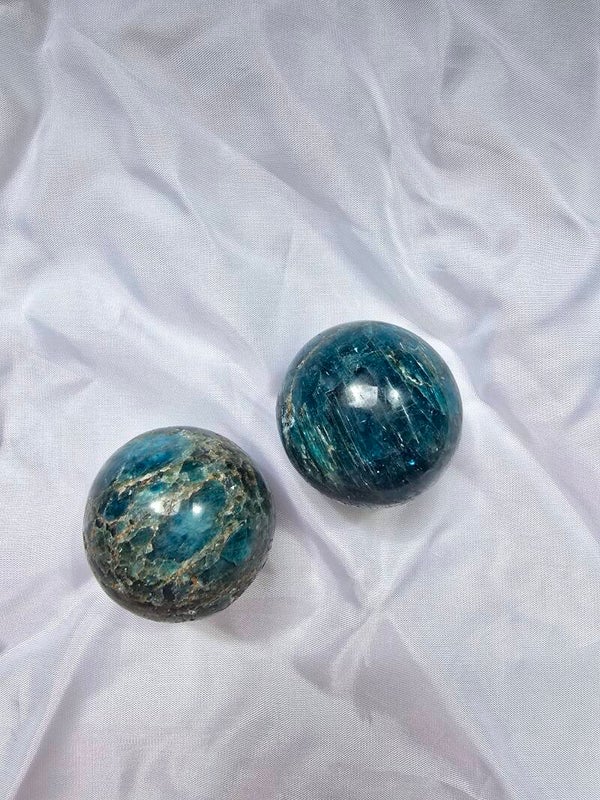 Kleine blauwe apatiet bol