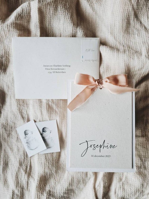 Geboortekaartje met zijden lint