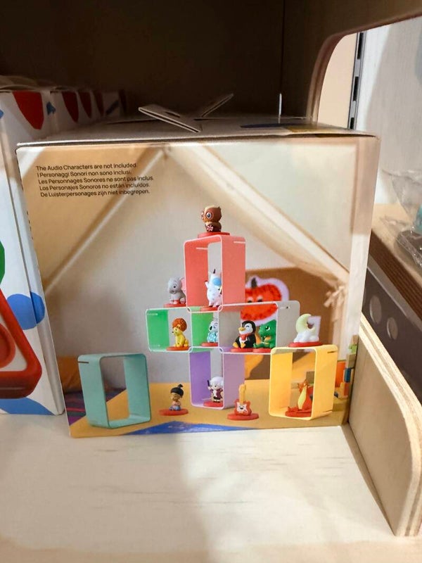 Wall cubee