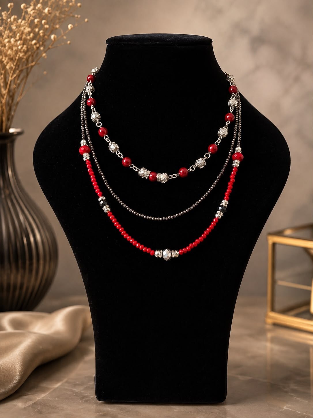 Collana Elegance Rosso & Argento – Triplo Giro con Perle Rosse