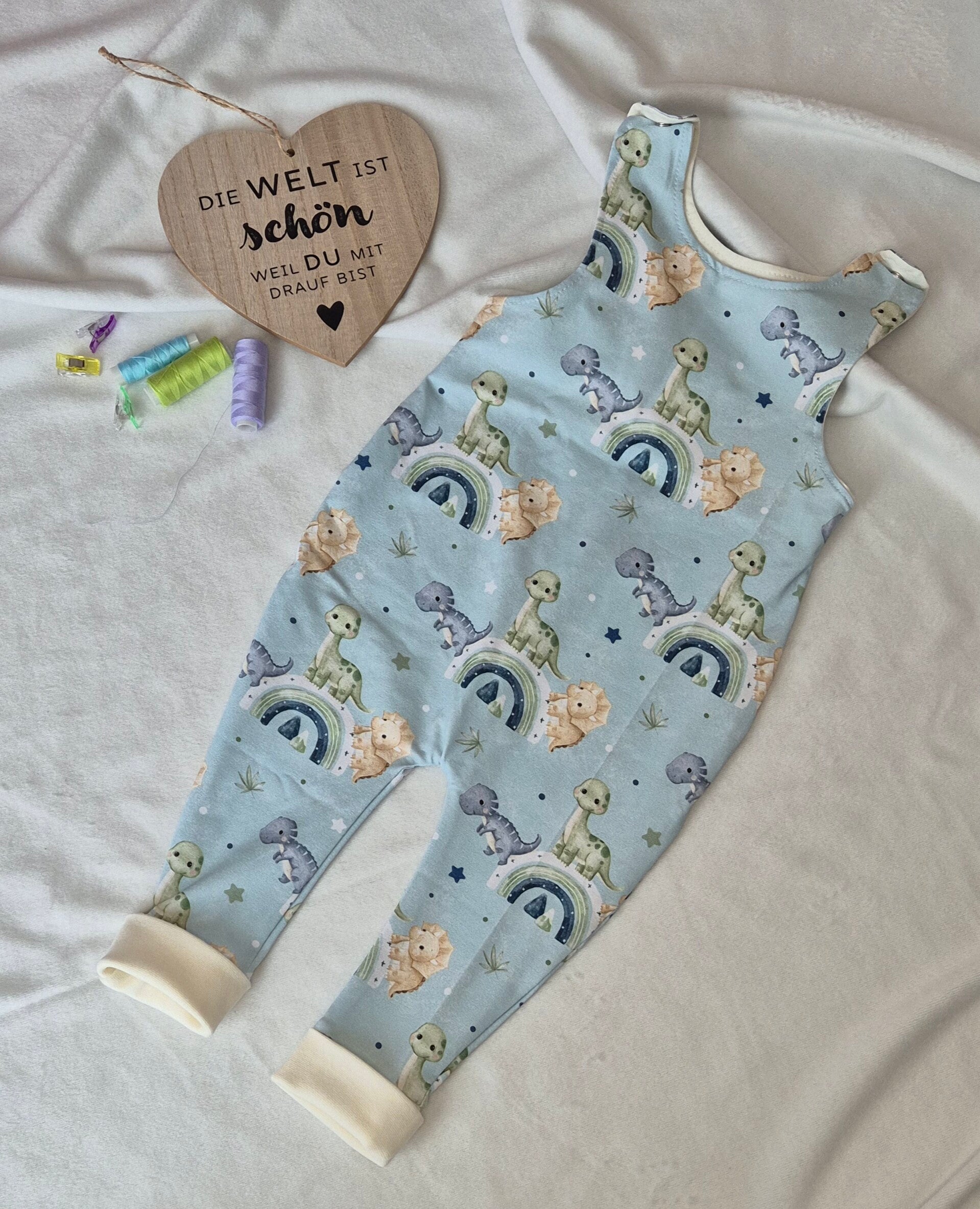 Gr. 86 Dinofriends on the rainbow - Strampler