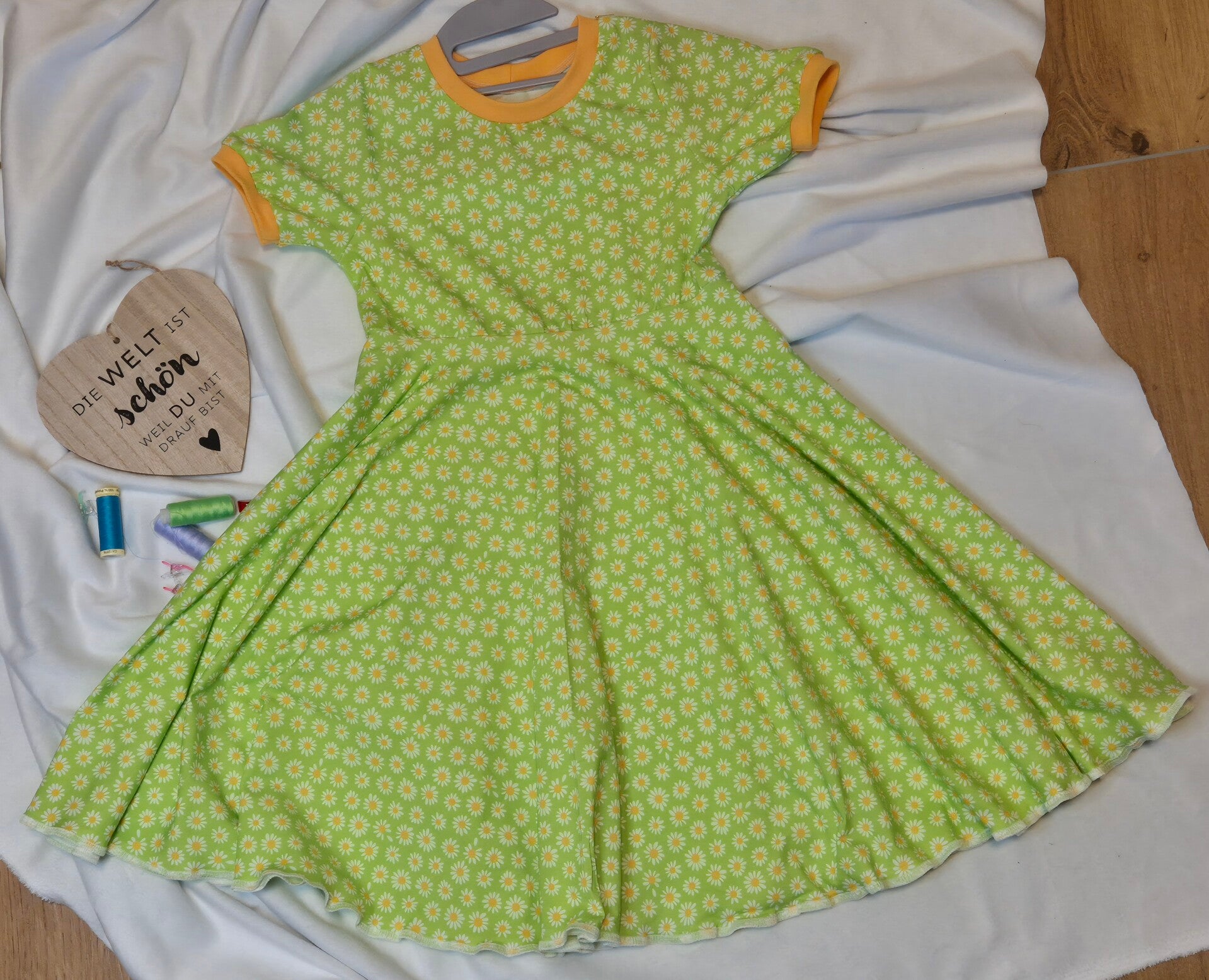 Gr. 134 Drehkleid Gänseblume