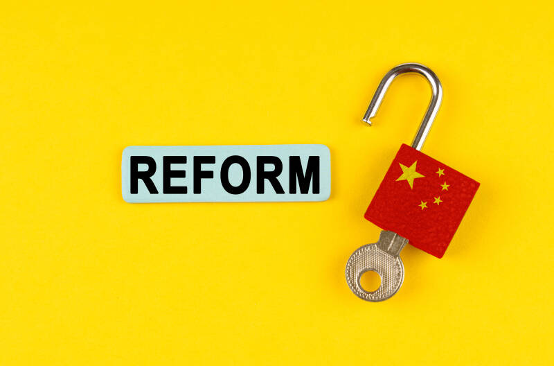 Padlock painted colurs of Chinese state flag and the word "Reform" accross the space