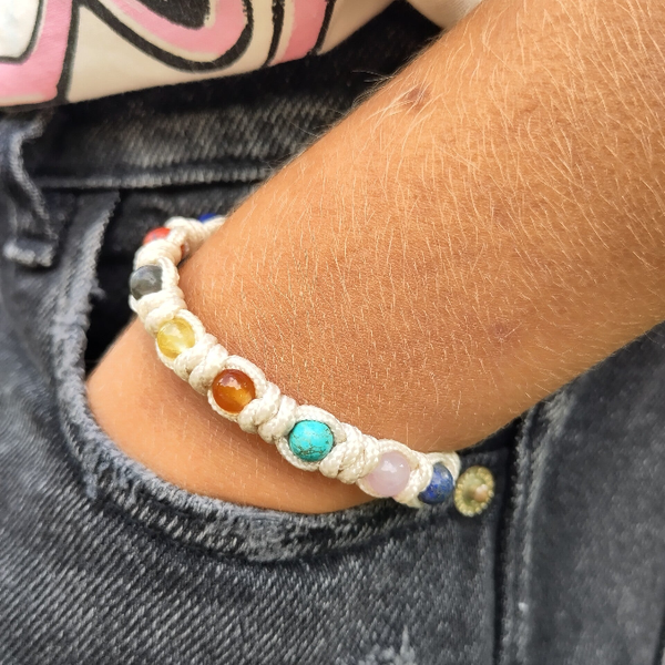 Witte armband met Potpourrie edelsten 6 mm