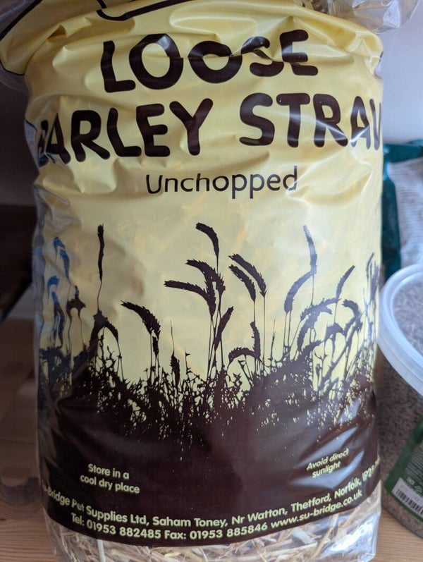 Loose Unchopped Barley Straw