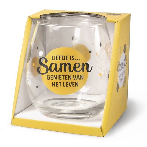 Wijn waterglas liefde is....