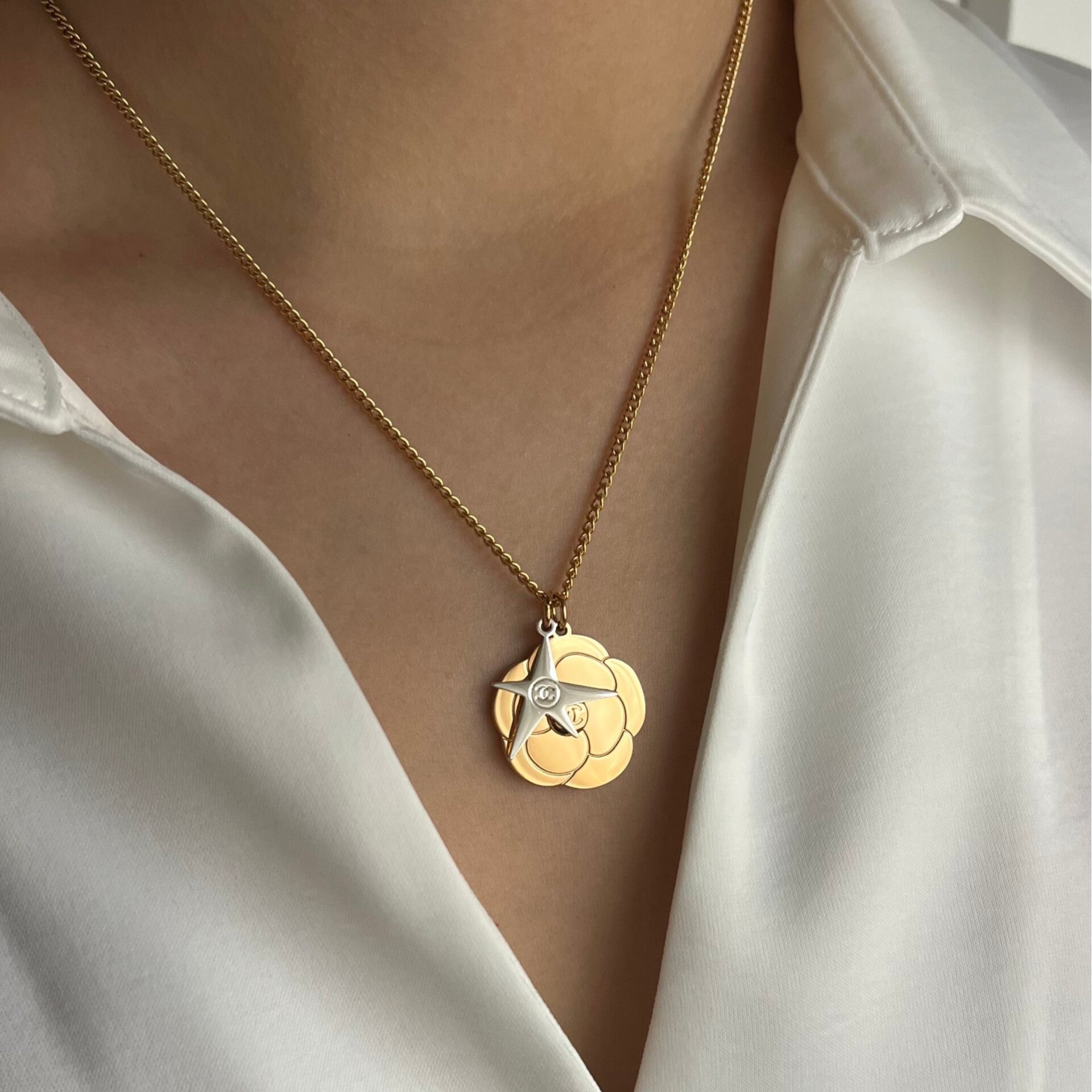 Chanel 2025 beauté holiday camellia charm | Necklace